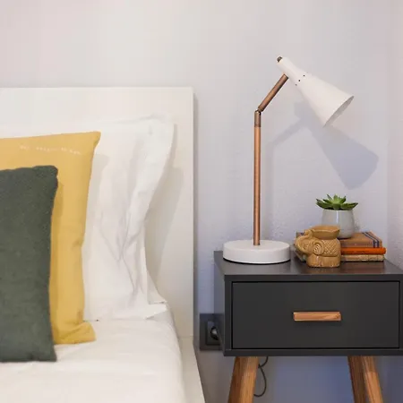 アパート Youthful Design In By Cozzy Homes